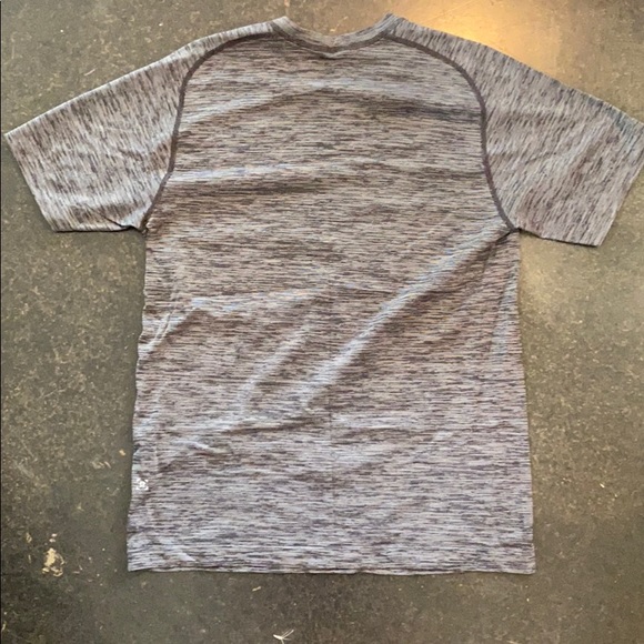 Men’s Lululemon T-shirt - Picture 2 of 4